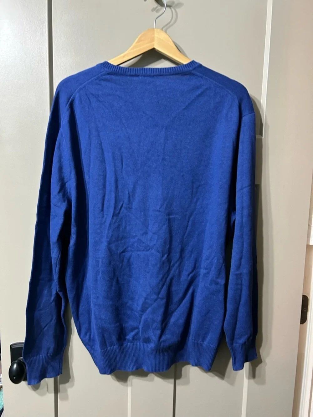 Jos. A. Bank Traveler collection 💯 Pima cotton V-neck sweater blue